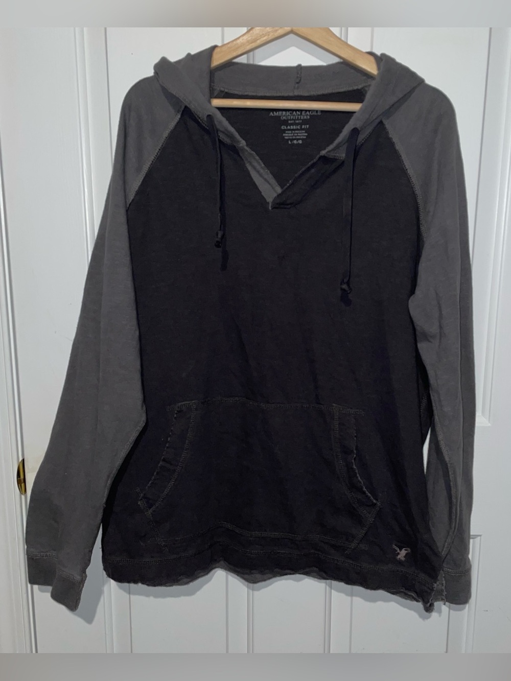 American Eagle Mens Large Black Gray Pullover Hooded Sweatshirt Distressed